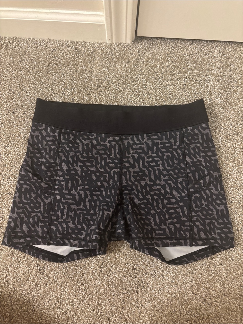 Lululemon What The Sport Shorts (size 8)